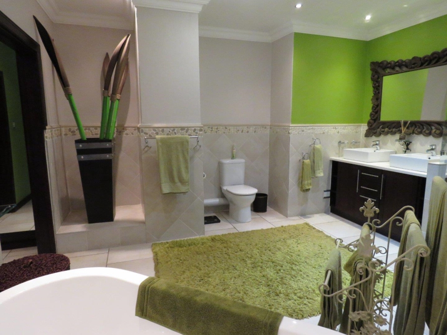 6 Bedroom Property for Sale in Jeffreys Bay Central Eastern Cape